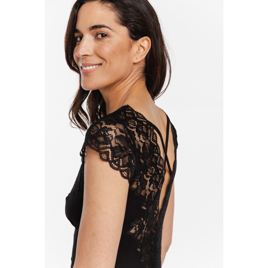 Camisón largo micromodal elastano sobre fondo neutro